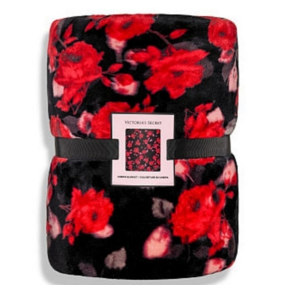 Victoria's Secret Other - Victoria's Secret sherpa plush blanket 🌷